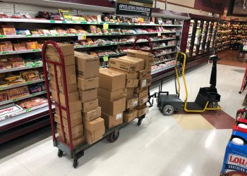 amigo-mobility-dex-tugger-for-stocking-and-order-fulfillment